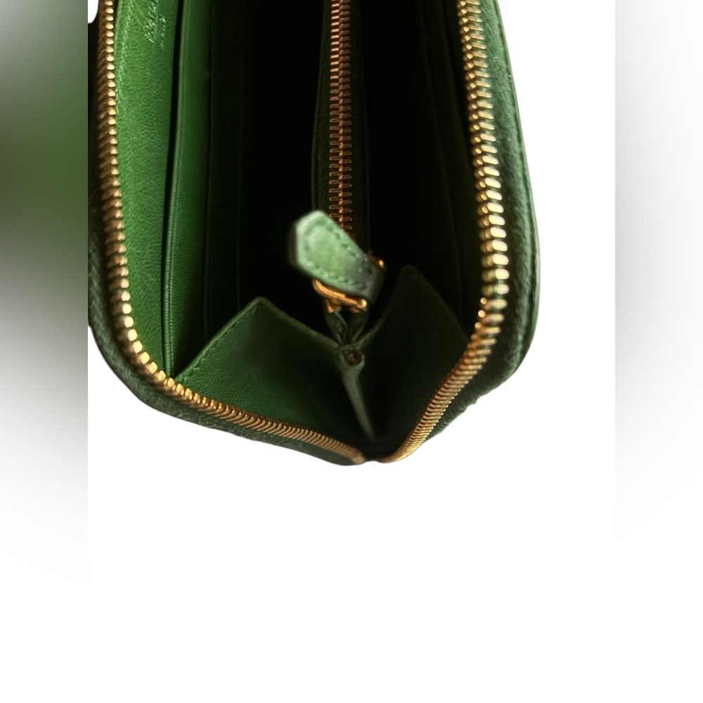 Prada Green Long Leather Zipper Wallet Excellent Condition - Picture 7 of 16